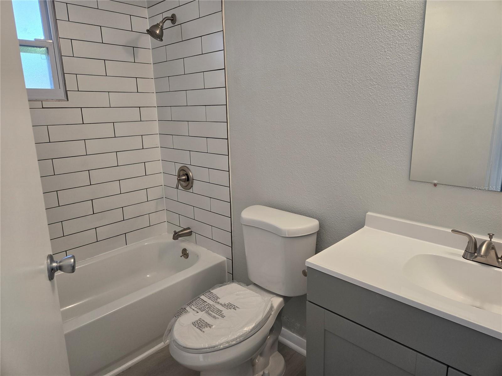 LAKE PALMS SEC 3 - Residential Lease