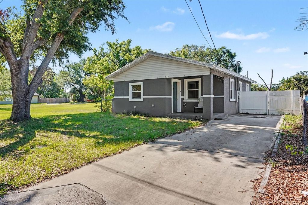 Photo of 614 W 6th Street, Lakeland, FL 33805 (MLS # TB8510205)