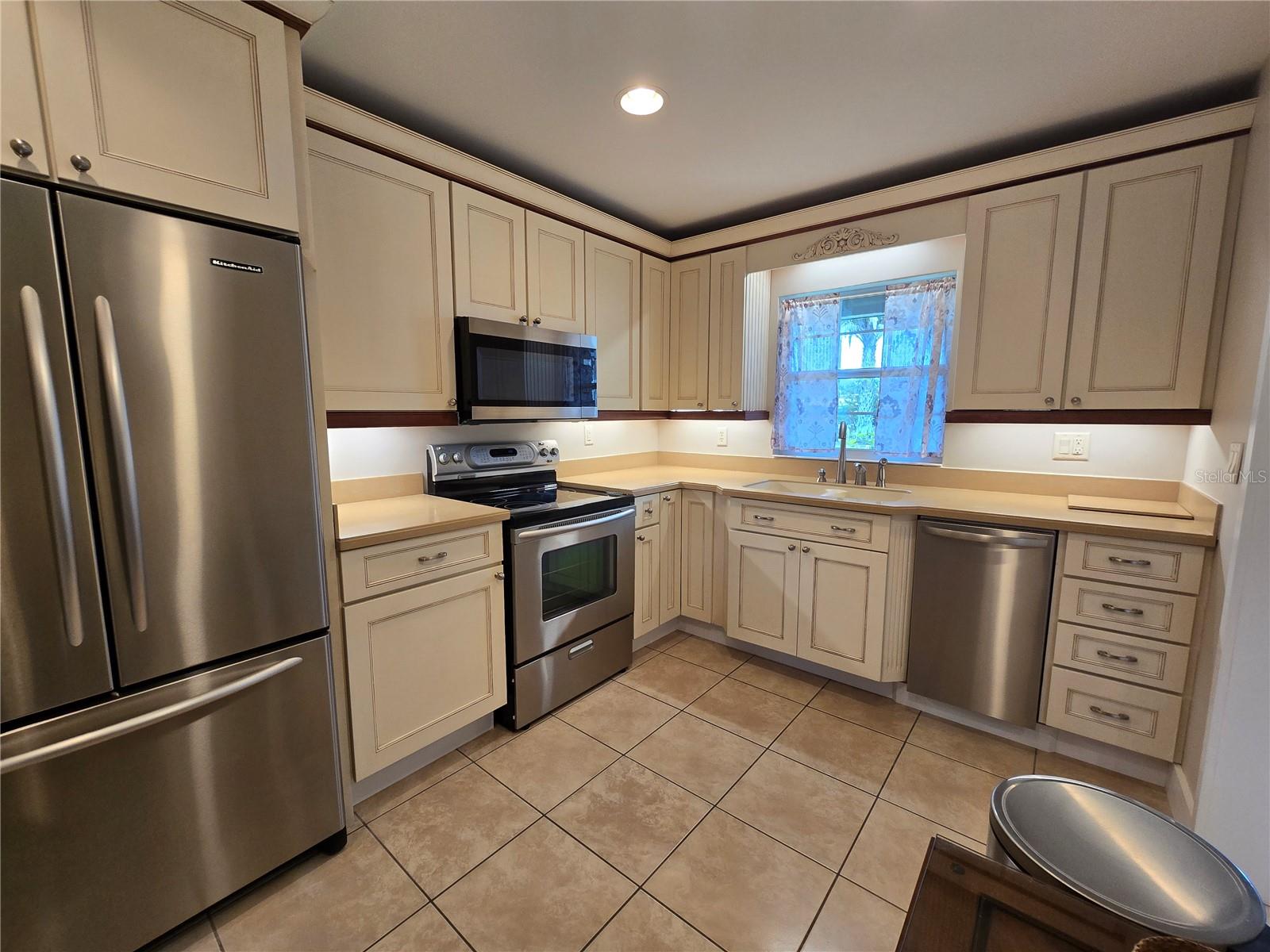 JUNGLE DEN VILLAS PH 02 CONDO - Residential