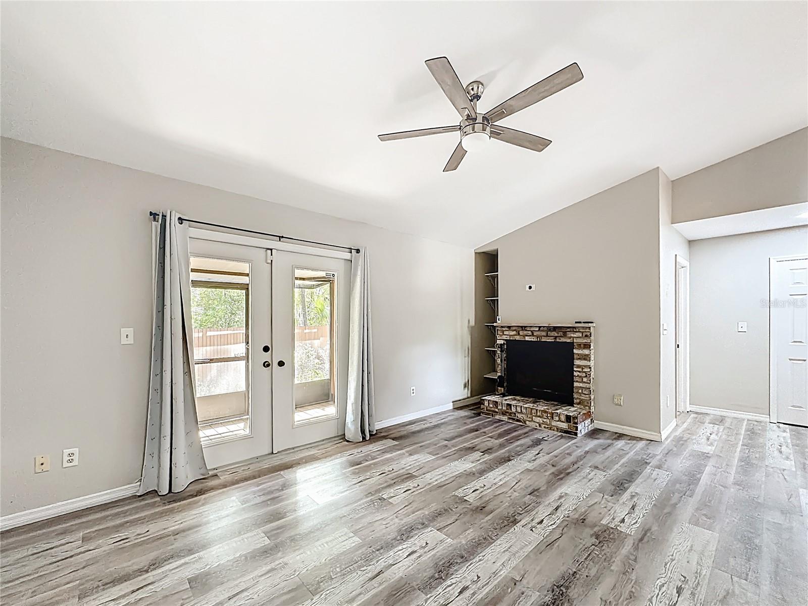 CEDAR CREEK - Residential