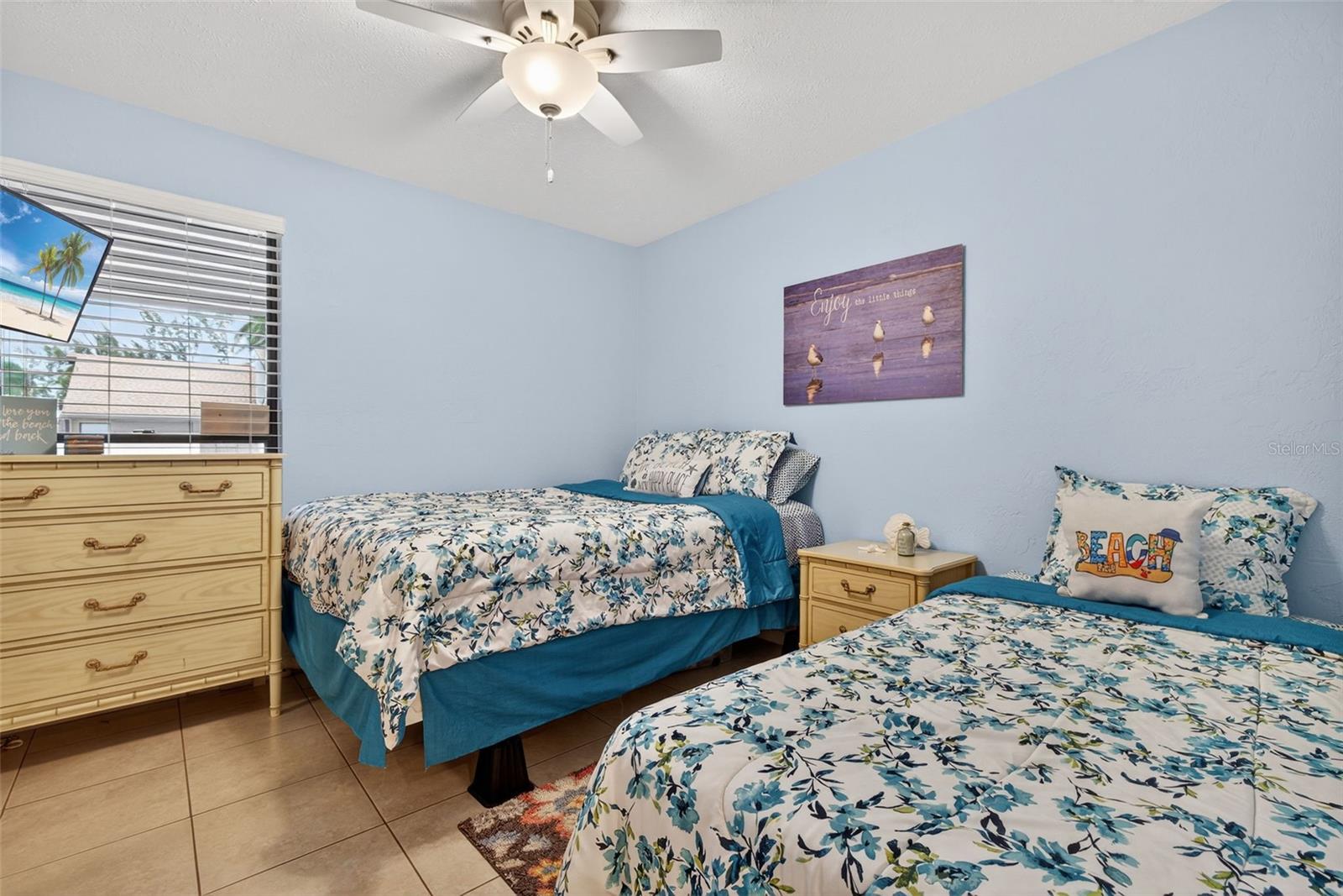 WINDWARD WAY CONDO SEC 01 - Residential