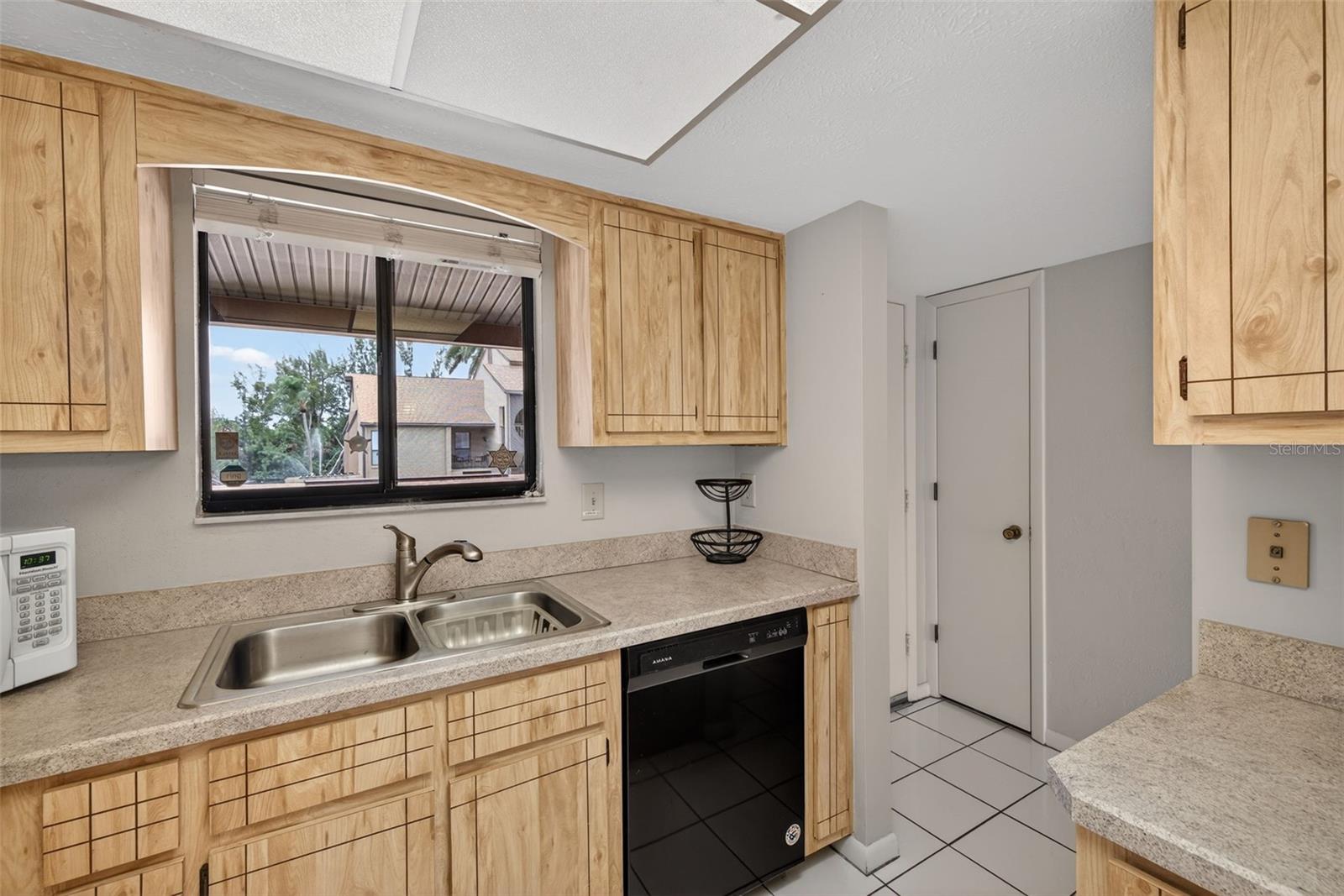 WINDWARD WAY CONDO SEC 01 - Residential