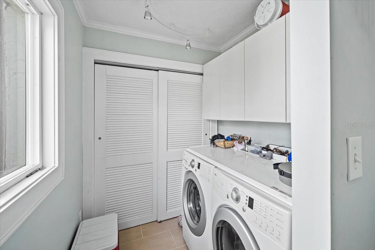 DAVIS SHORES - Residential