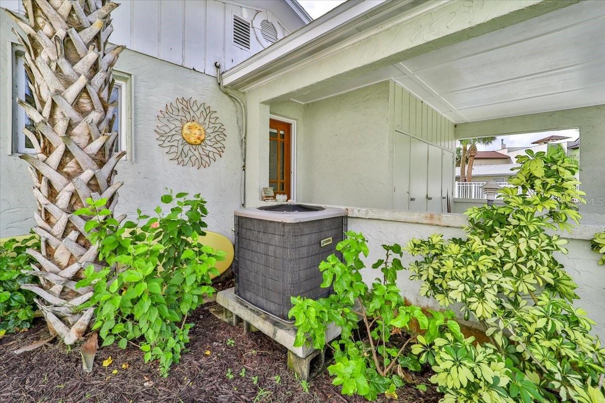 DAVIS SHORES - Residential