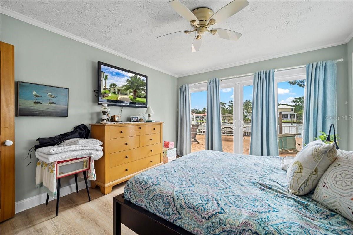 DAVIS SHORES - Residential