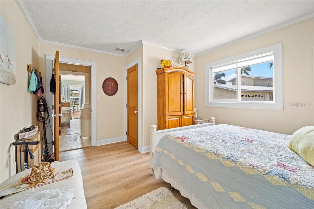 DAVIS SHORES - Residential