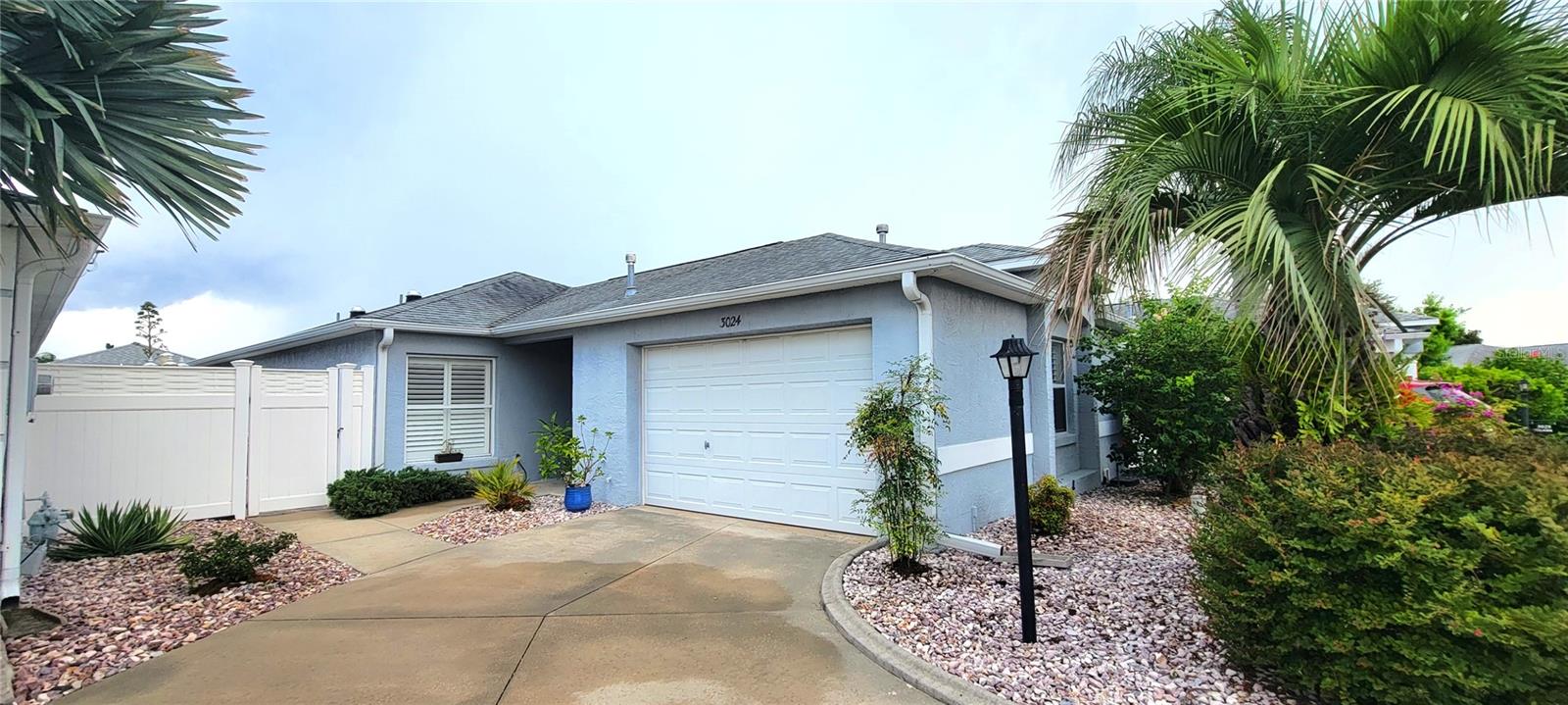 NO BOND. 2/2 Block & Stucco Courtyard Villa in the Village of Belle Aire - Subdivision of Villa Valdosta. ROOF 2018 - AC 2017 - HWH 2025.
This charming home boasts elegant Quartz countertops, uniform tile flooring throughout, newer stainless steel appliances, and classic plantation shutters. The low-maintenance courtyard is a blank canvas, ready for your personal touch. Located in a warm and welcoming community where neighbors look out for one another, residents enjoy the perfect balance of privacy and optional social involvement. Monthly events such as ladies' luncheons and dinners are organized by neighbors for those who wish to participate. Conveniently located near the Glenview Recreation Center, which features a family-friendly pool and a restaurant, the home is just one roundabout from the Savannah Center and only two miles from Spanish Springs Square. The nearby Polo Field offers exciting polo matches, kite flying, and easy access to new favorites like Sprouts, Costco, top-rated restaurants, medical facilities, and endless entertainment. Life in The Villages is filled with safety, fun, and activity — from sports, crafts, and games to classes, live music, parties, and dining — all part of the vibrant lifestyle that makes this community truly unmatched.