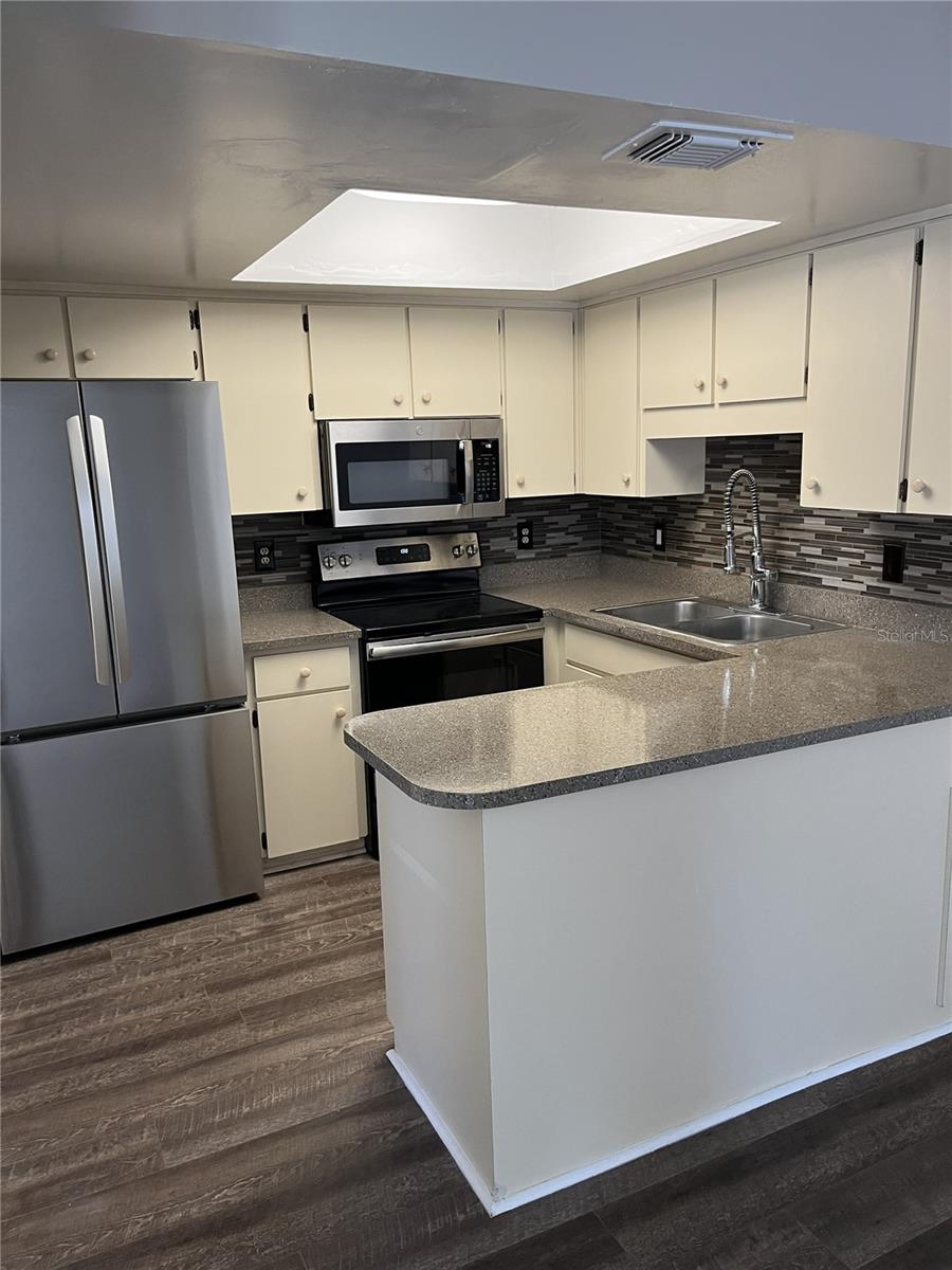 WINDTREE GARDENS CONDO PH 05 - Residential Lease