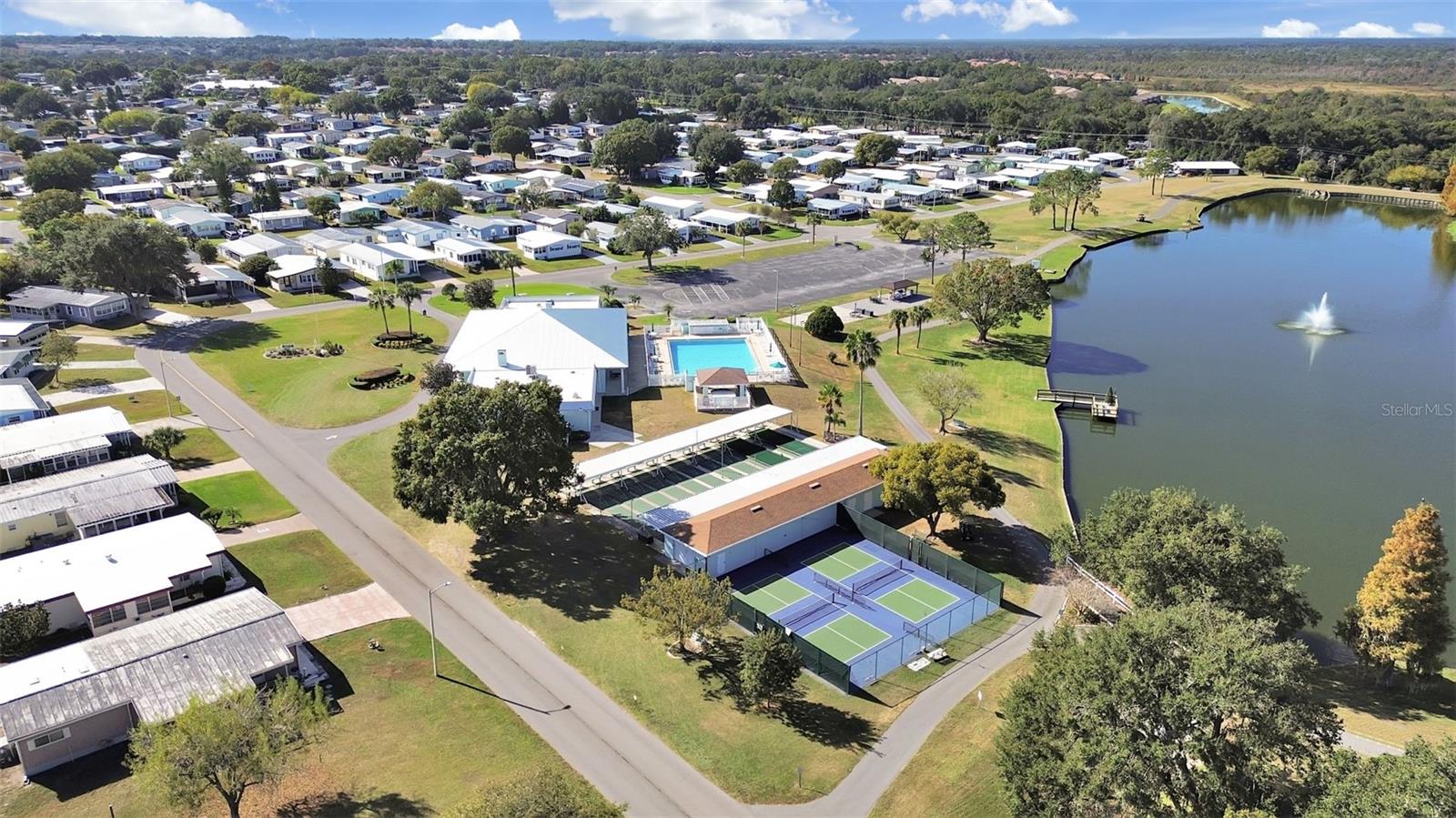 FOXWOOD LAKE ESTATES PH 01 - Residential