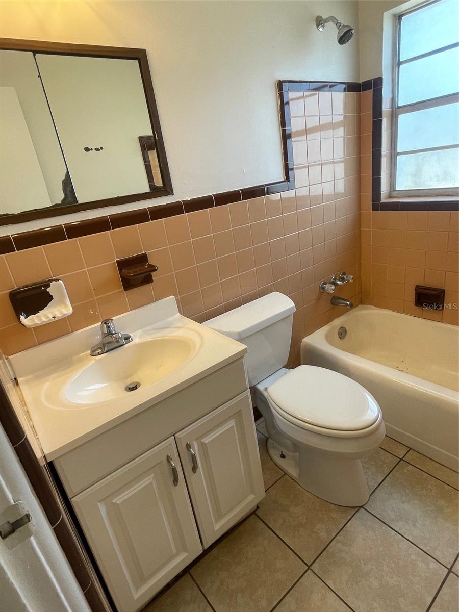 BAYSHORE GARDENS SEC 3 - Residential Lease