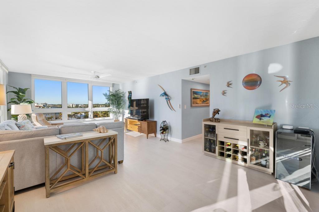 VALENCIA CONDO APTS - Residential