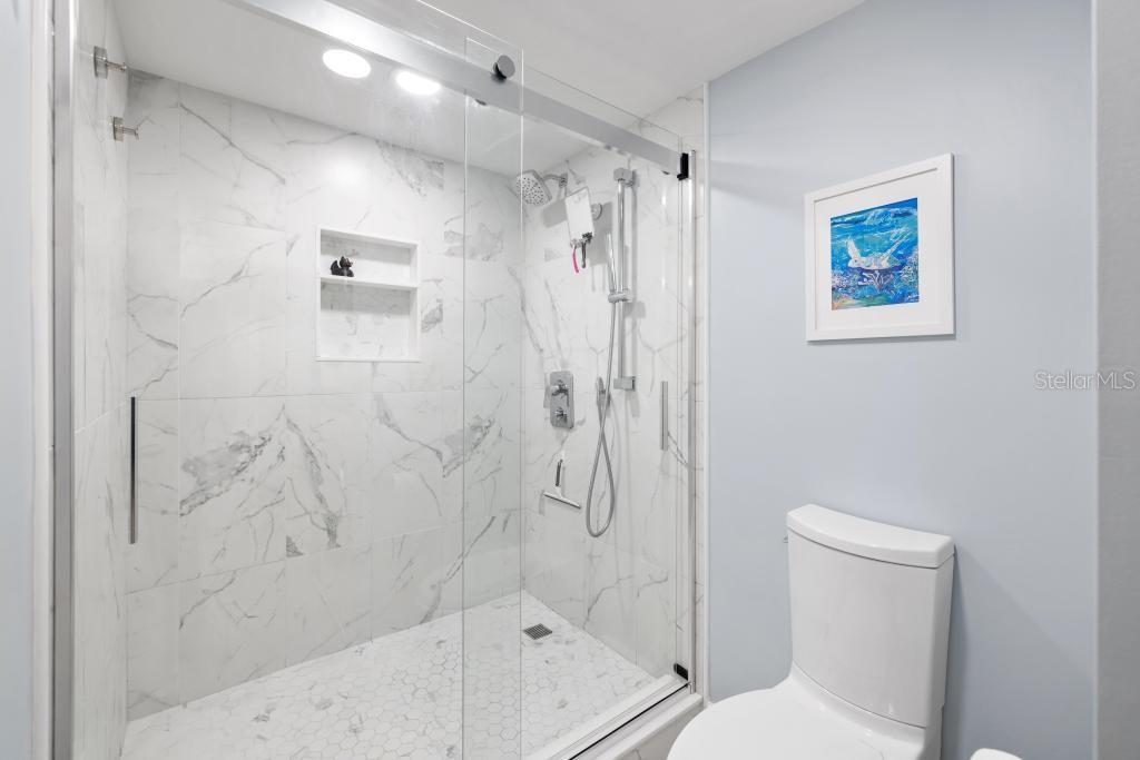 VALENCIA CONDO APTS - Residential