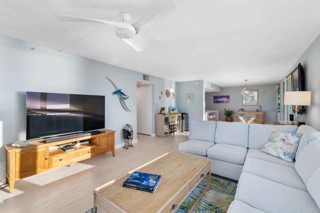 VALENCIA CONDO APTS - Residential