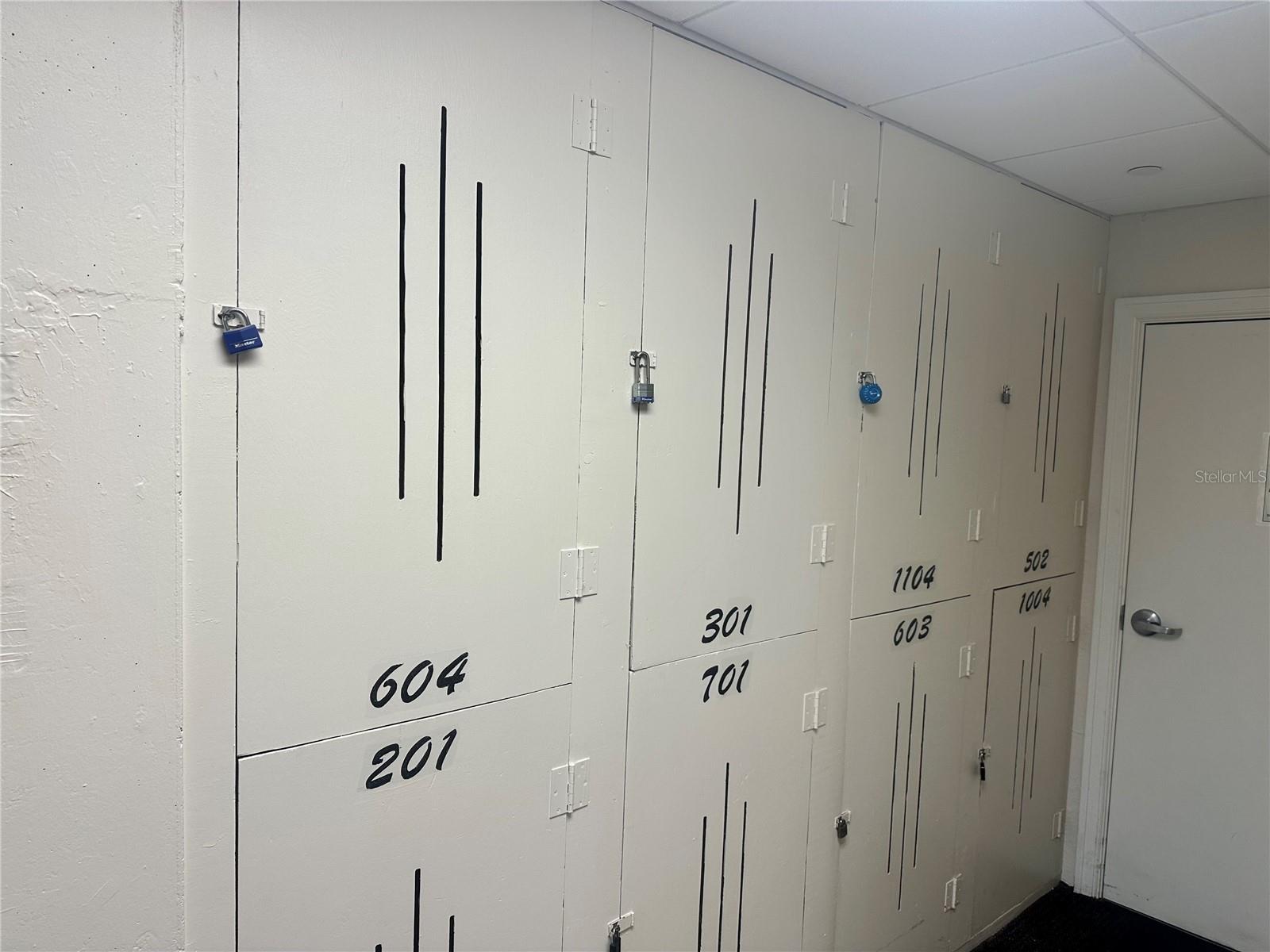 VALENCIA CONDO APTS - Residential