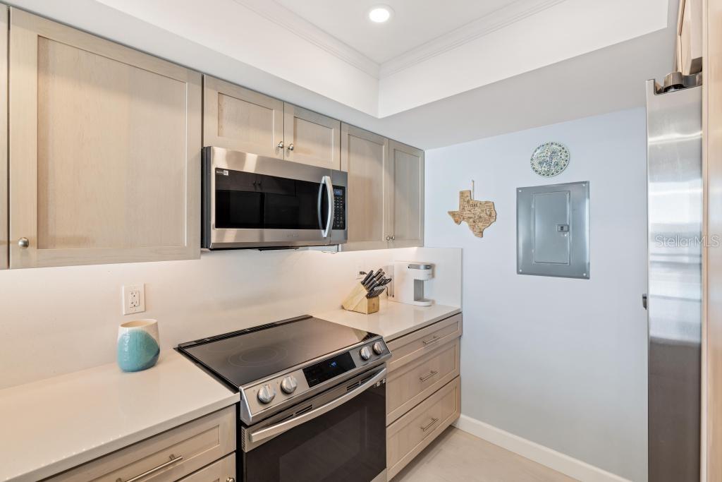 VALENCIA CONDO APTS - Residential