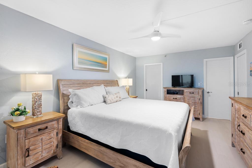 VALENCIA CONDO APTS - Residential