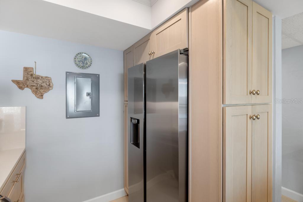 VALENCIA CONDO APTS - Residential