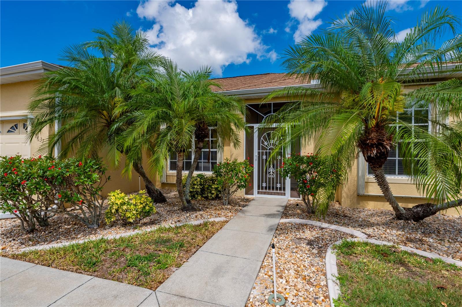 1637 PALACE COURT