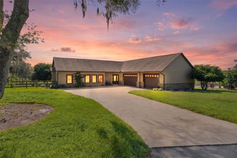Photo of 16215 Douglas Road, Groveland, FL 34736 (MLS # G5116577)