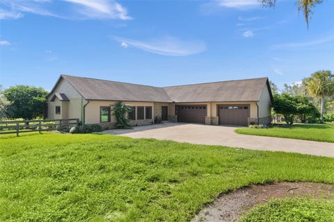Tiny photo for 16215 Douglas Road, Groveland, FL 34736 (MLS # G5116577)
