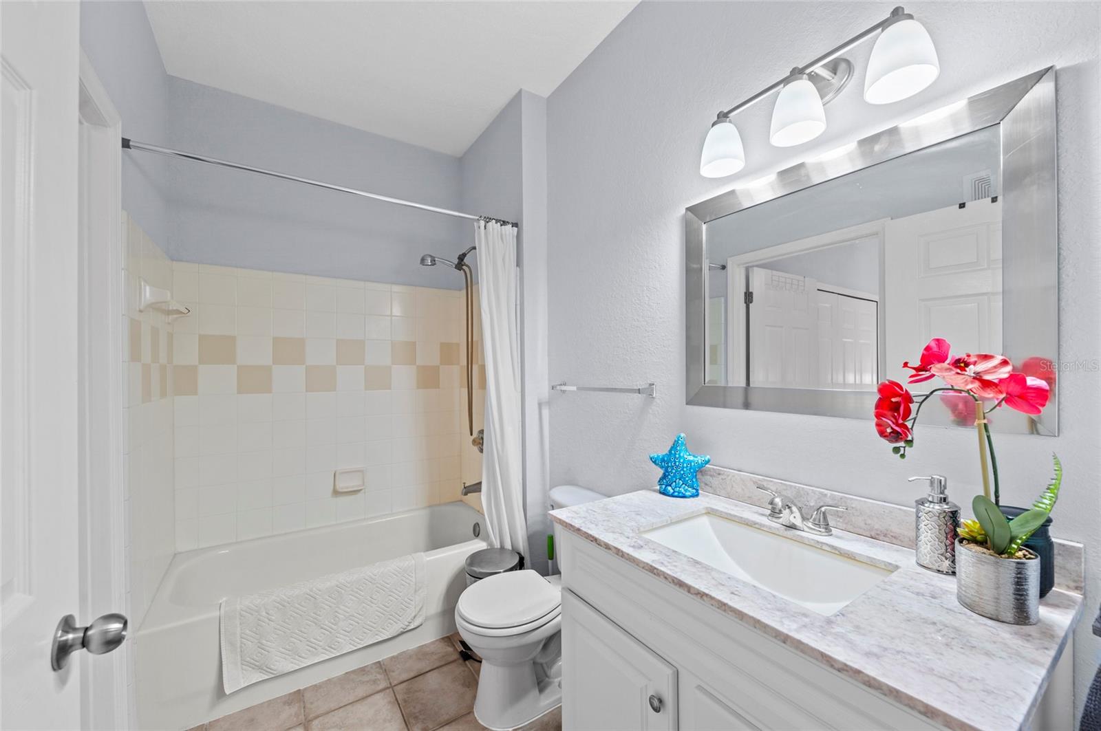 ADMIRALS WALK - Residential