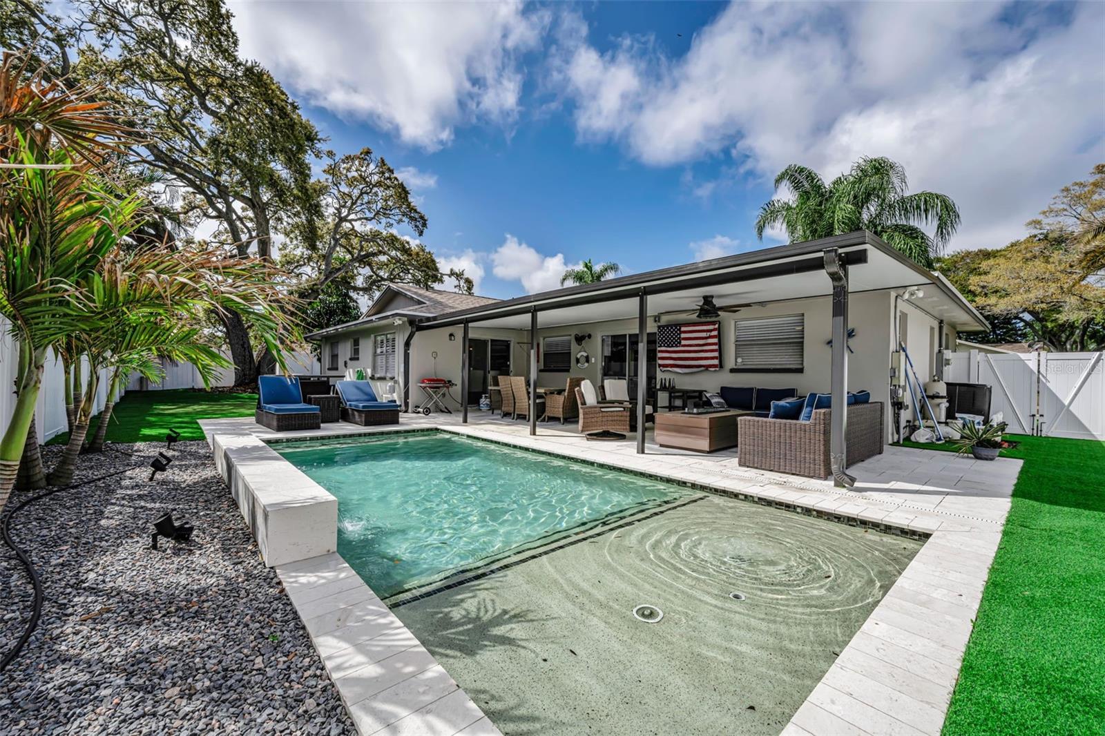 RAVENWOOD MANOR - Residential