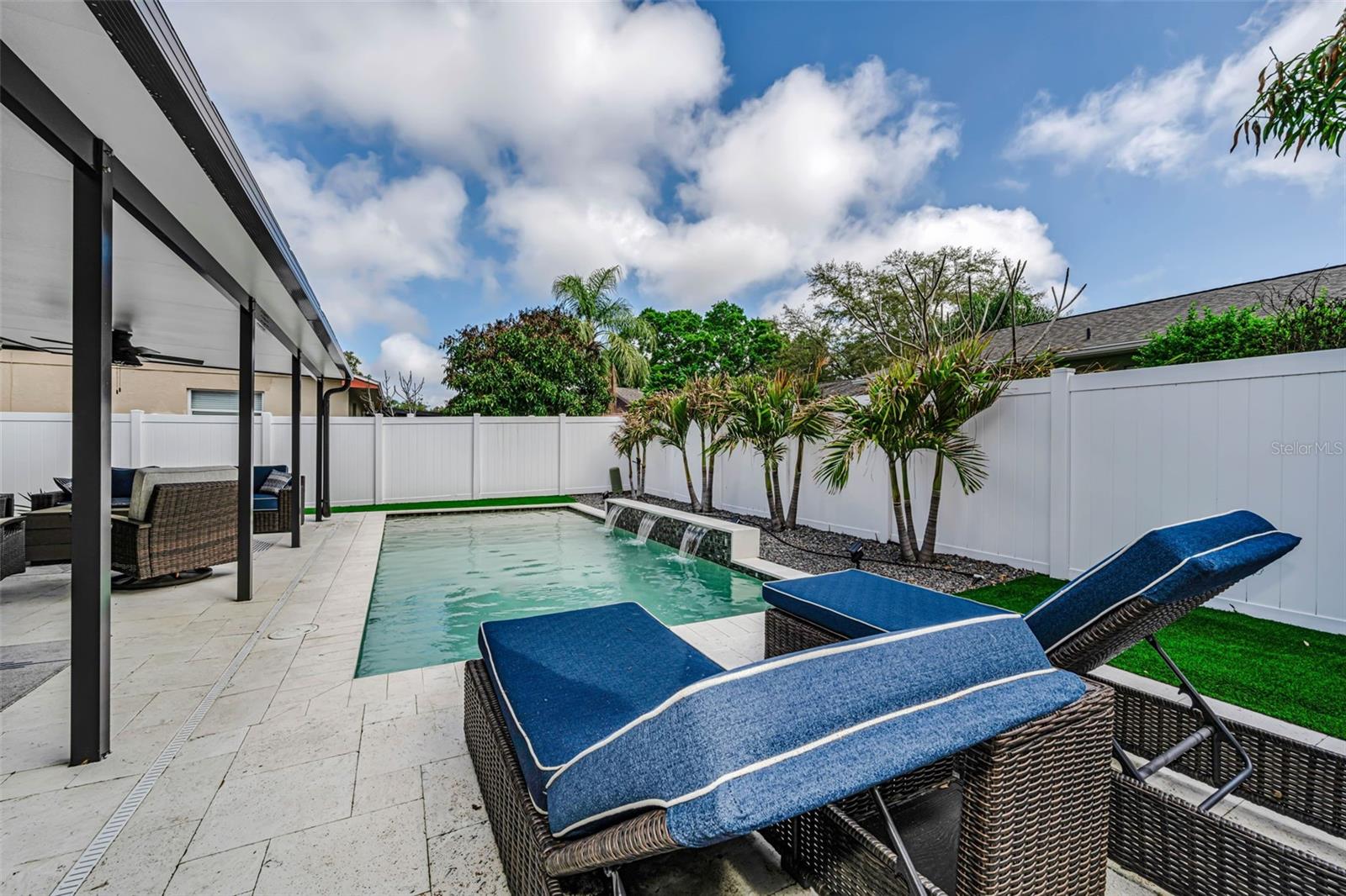 RAVENWOOD MANOR - Residential