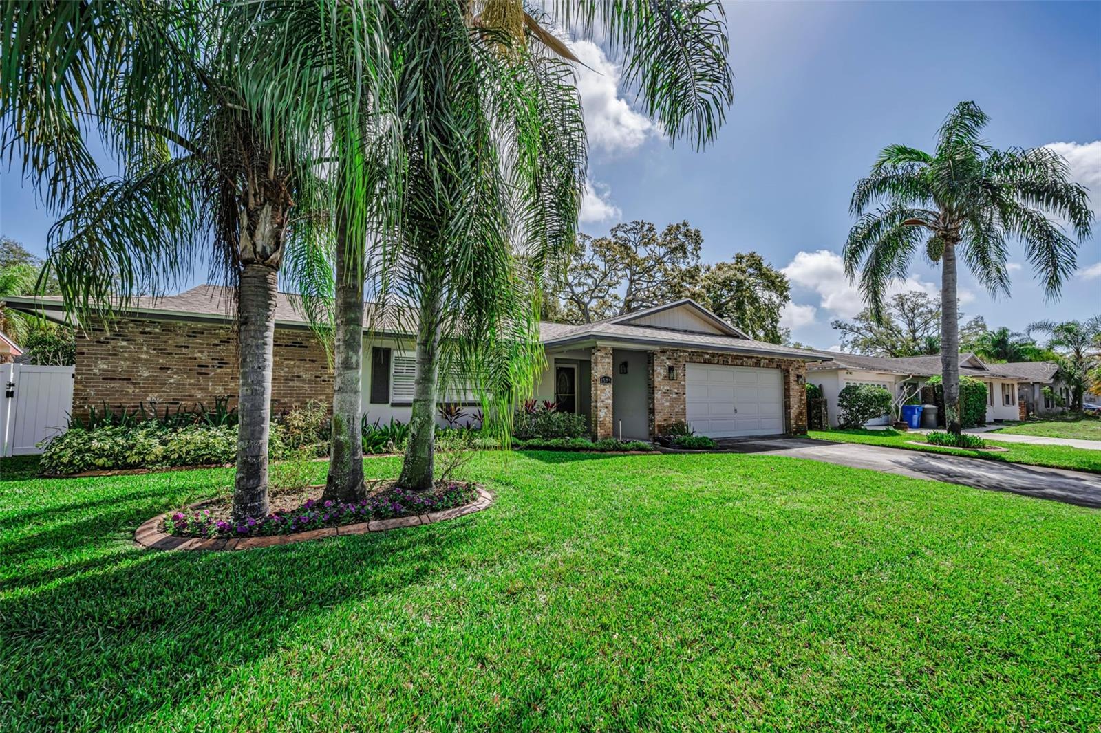 RAVENWOOD MANOR - Residential