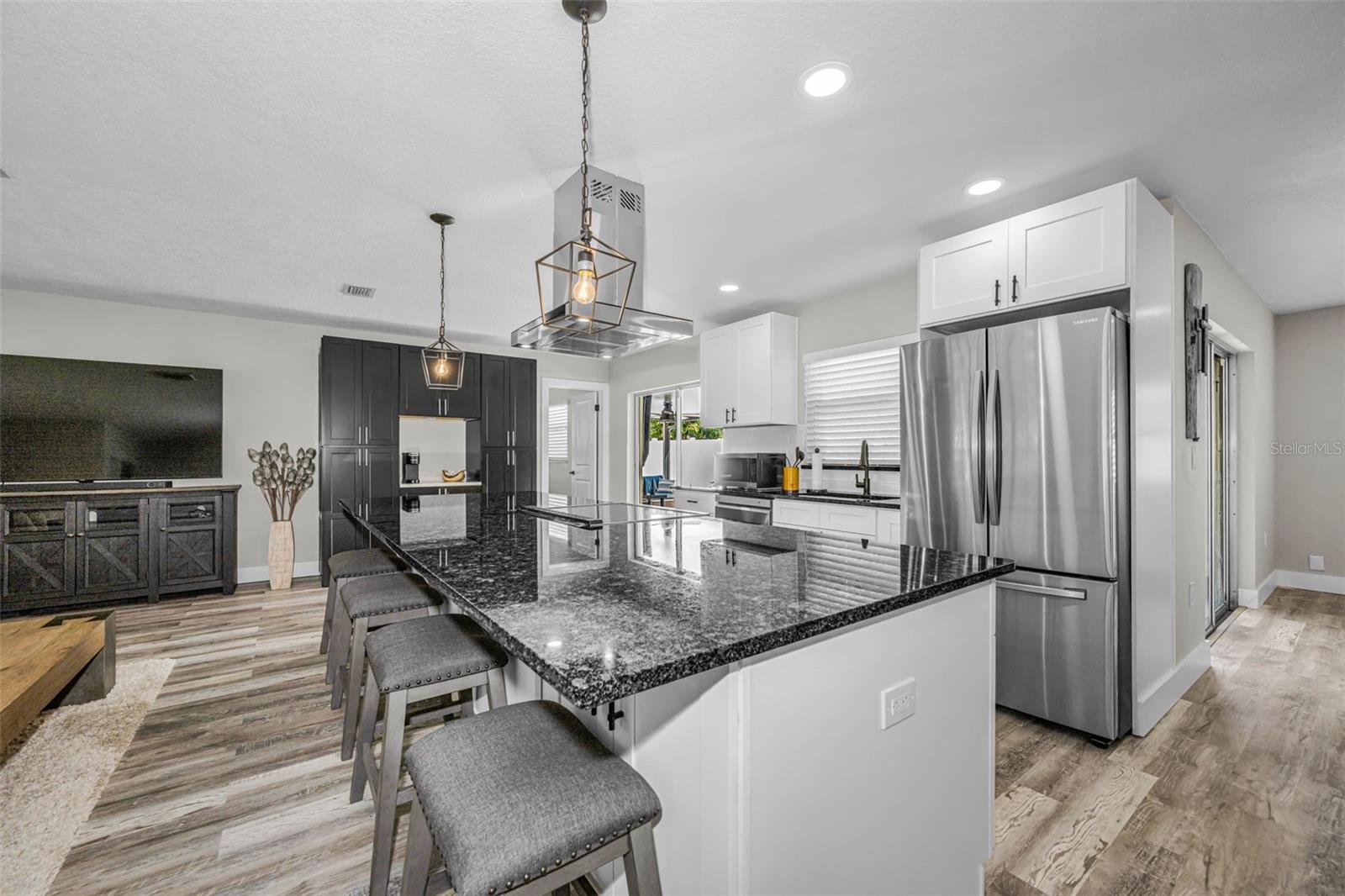 RAVENWOOD MANOR - Residential