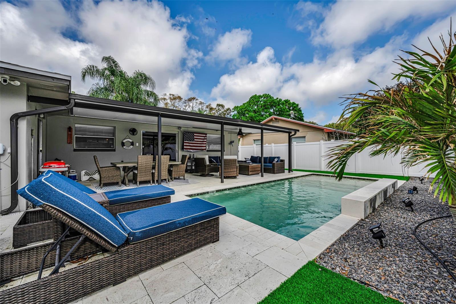 RAVENWOOD MANOR - Residential