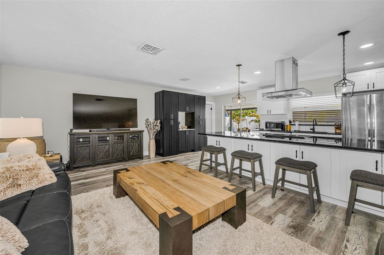 RAVENWOOD MANOR - Residential