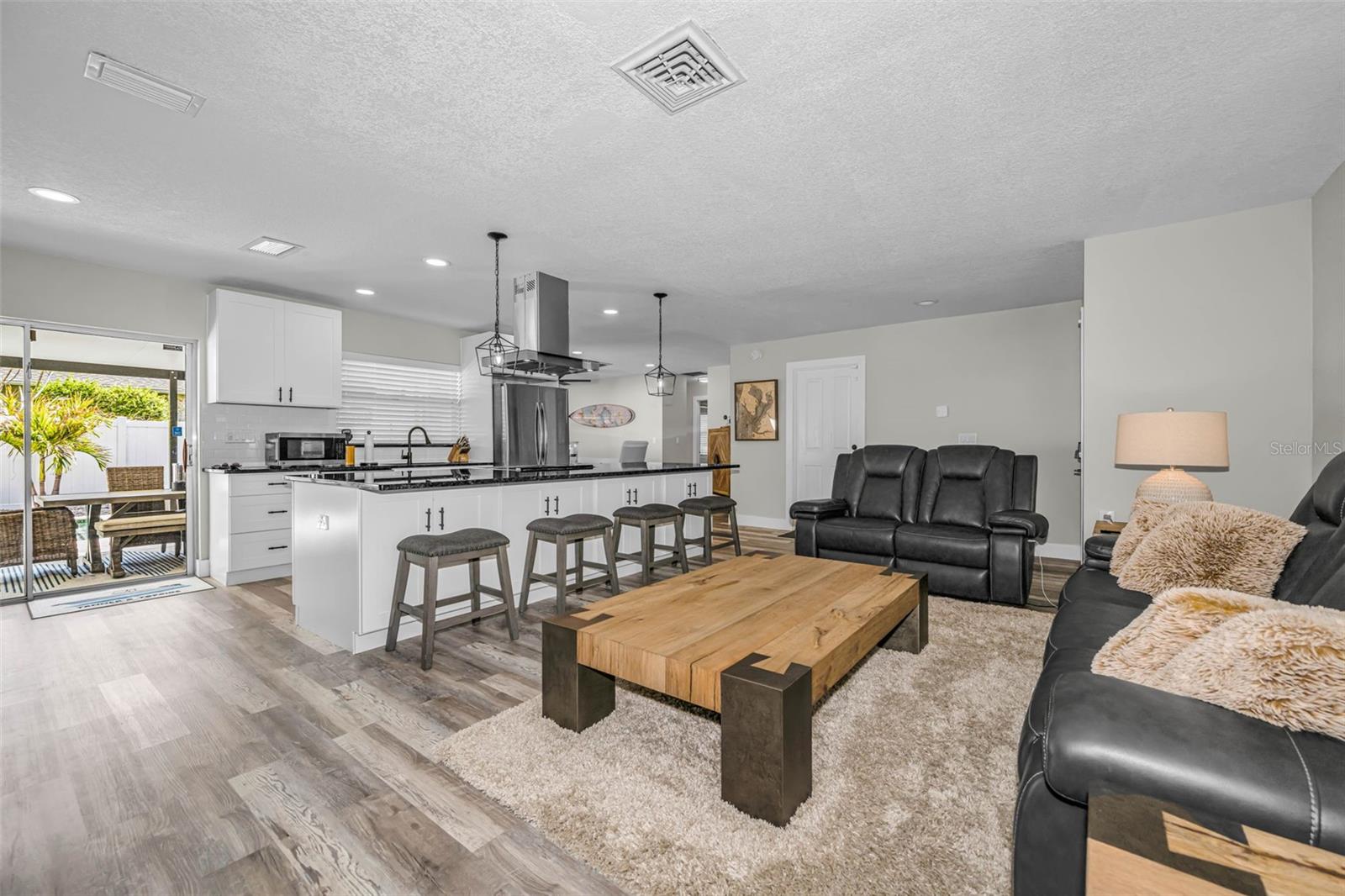 RAVENWOOD MANOR - Residential