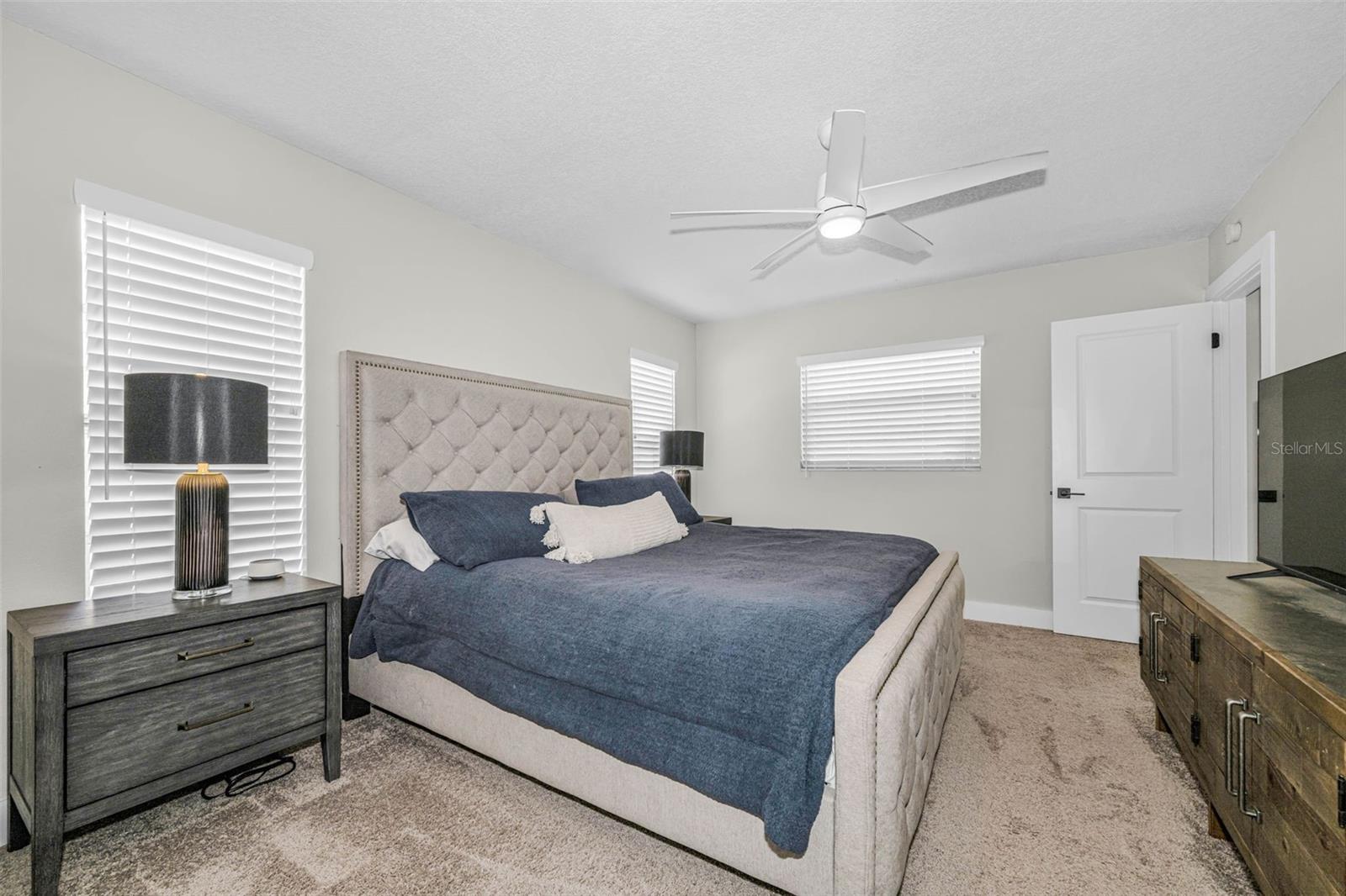 RAVENWOOD MANOR - Residential