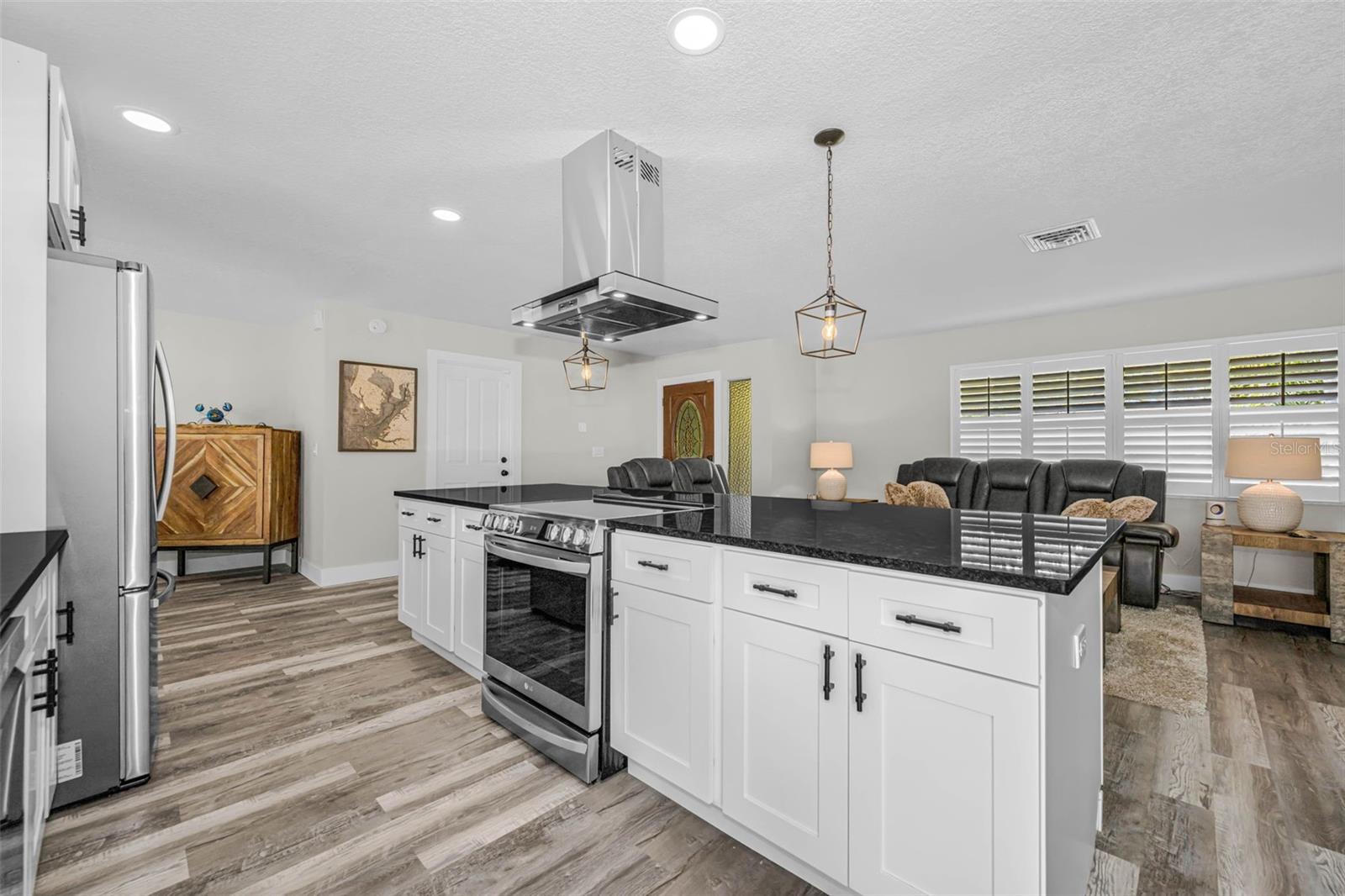 RAVENWOOD MANOR - Residential