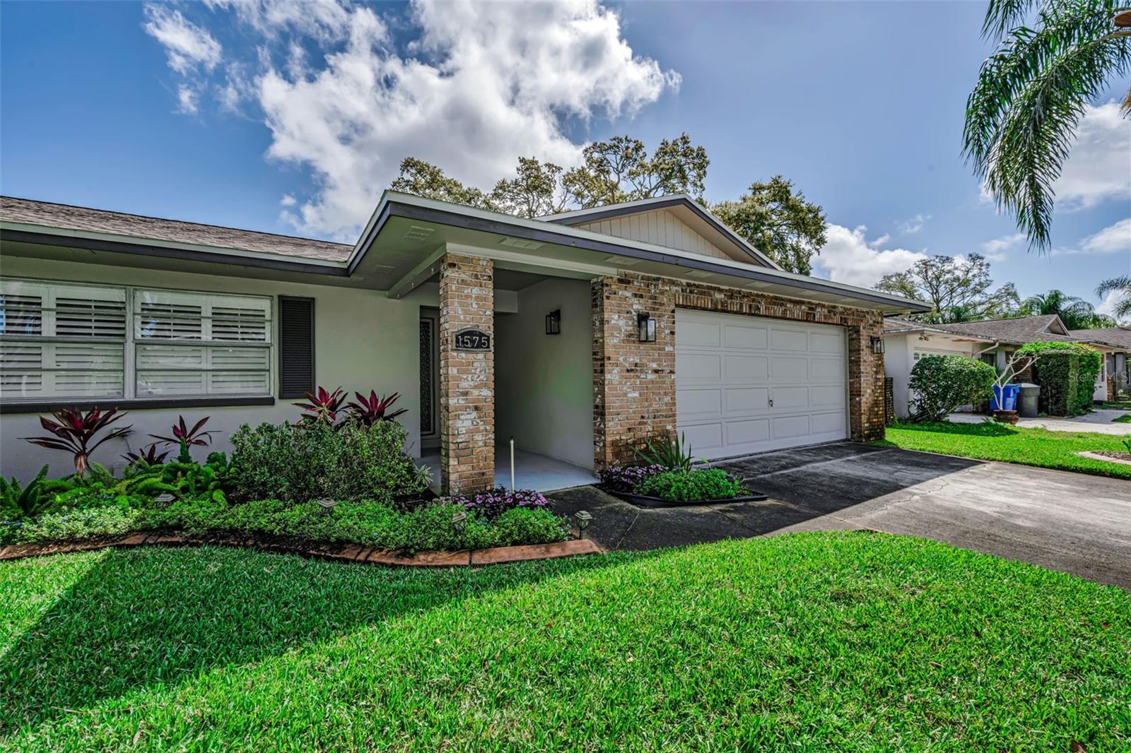 RAVENWOOD MANOR - Residential