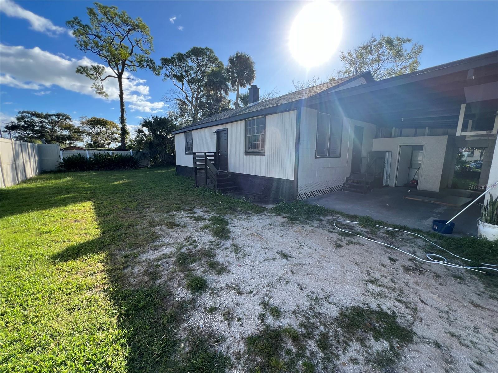 DAYTONA GARDENS 01 - Residential Lease