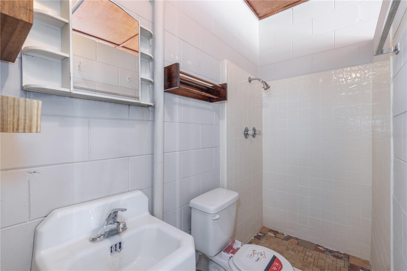 SYLVAN SHORES - Residential