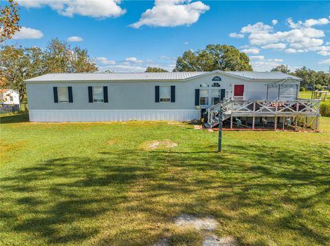 A home in LAKELAND