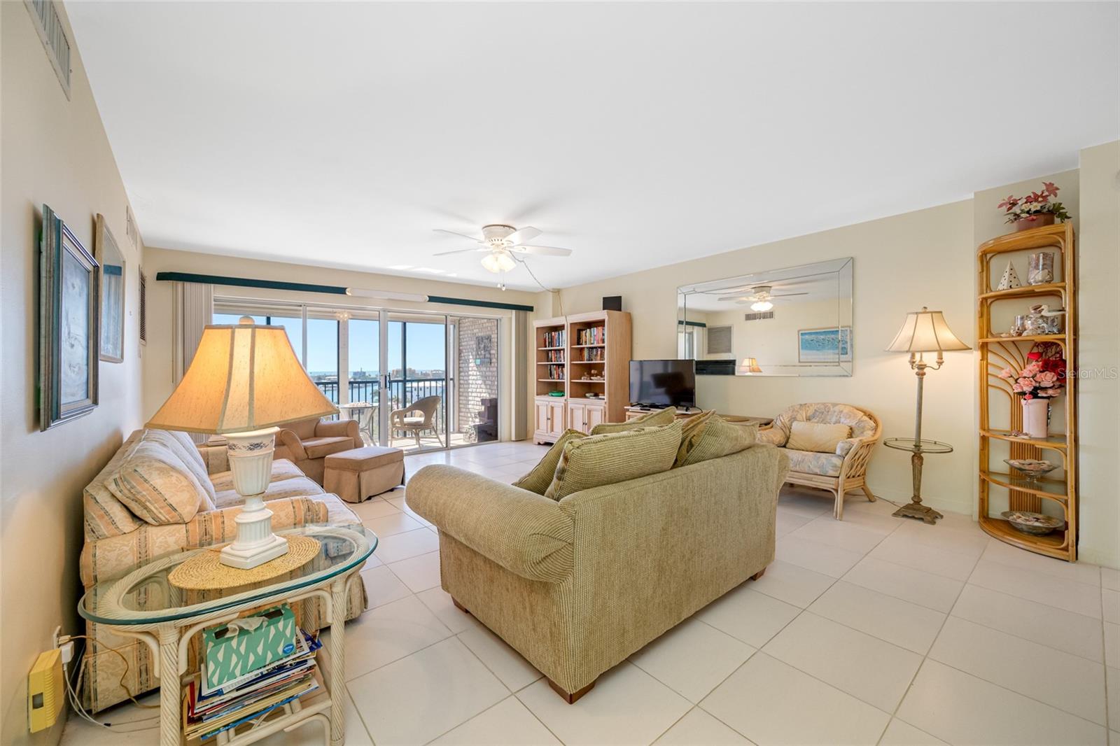 PARADISE ISLAND TOWERS CONDO - Residential