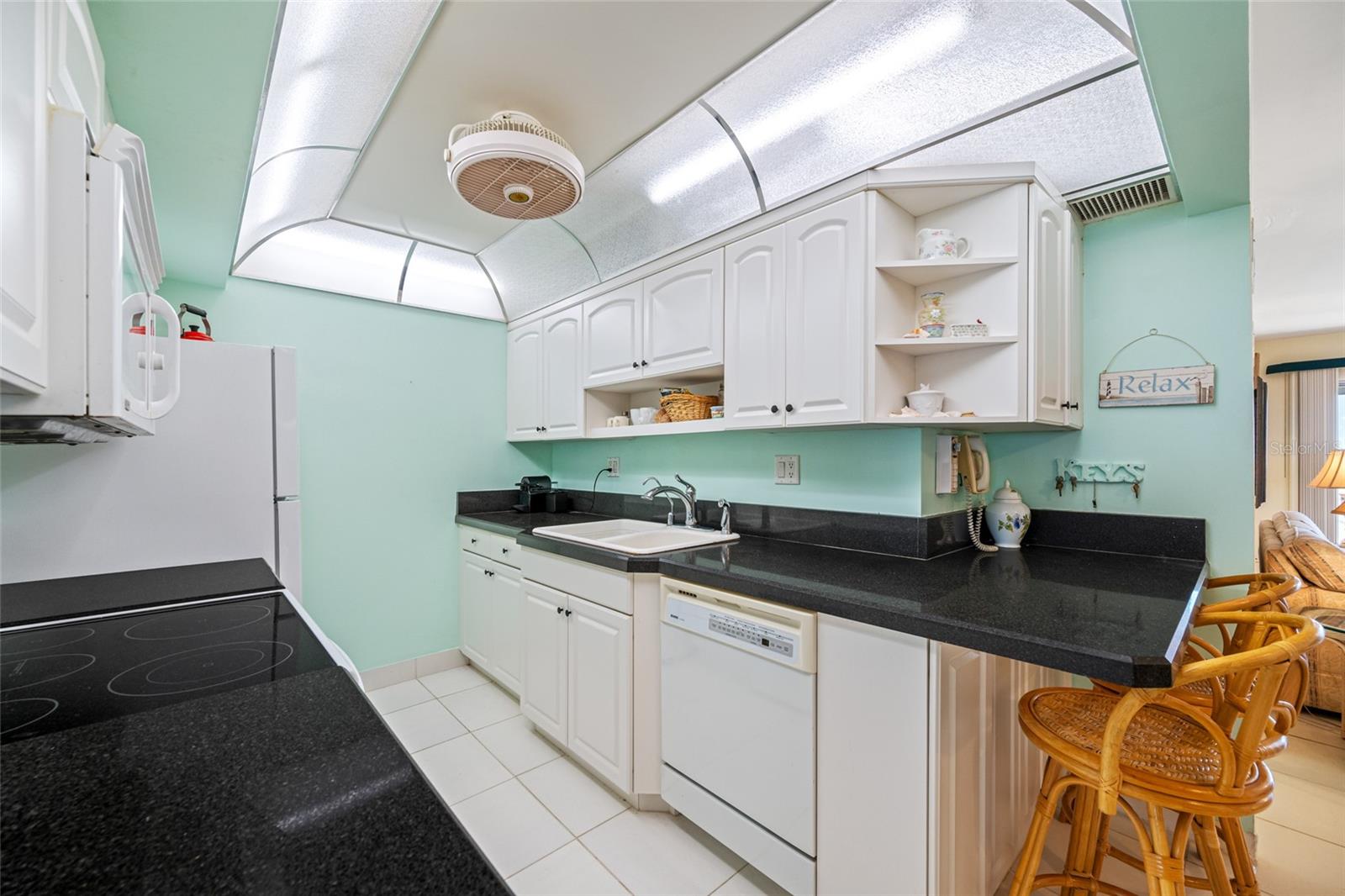 PARADISE ISLAND TOWERS CONDO - Residential