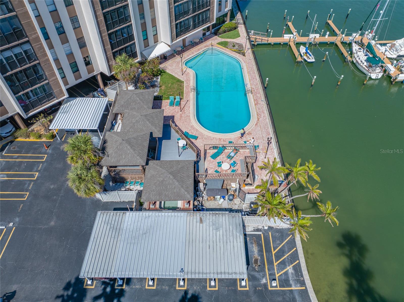 PARADISE ISLAND TOWERS CONDO - Residential