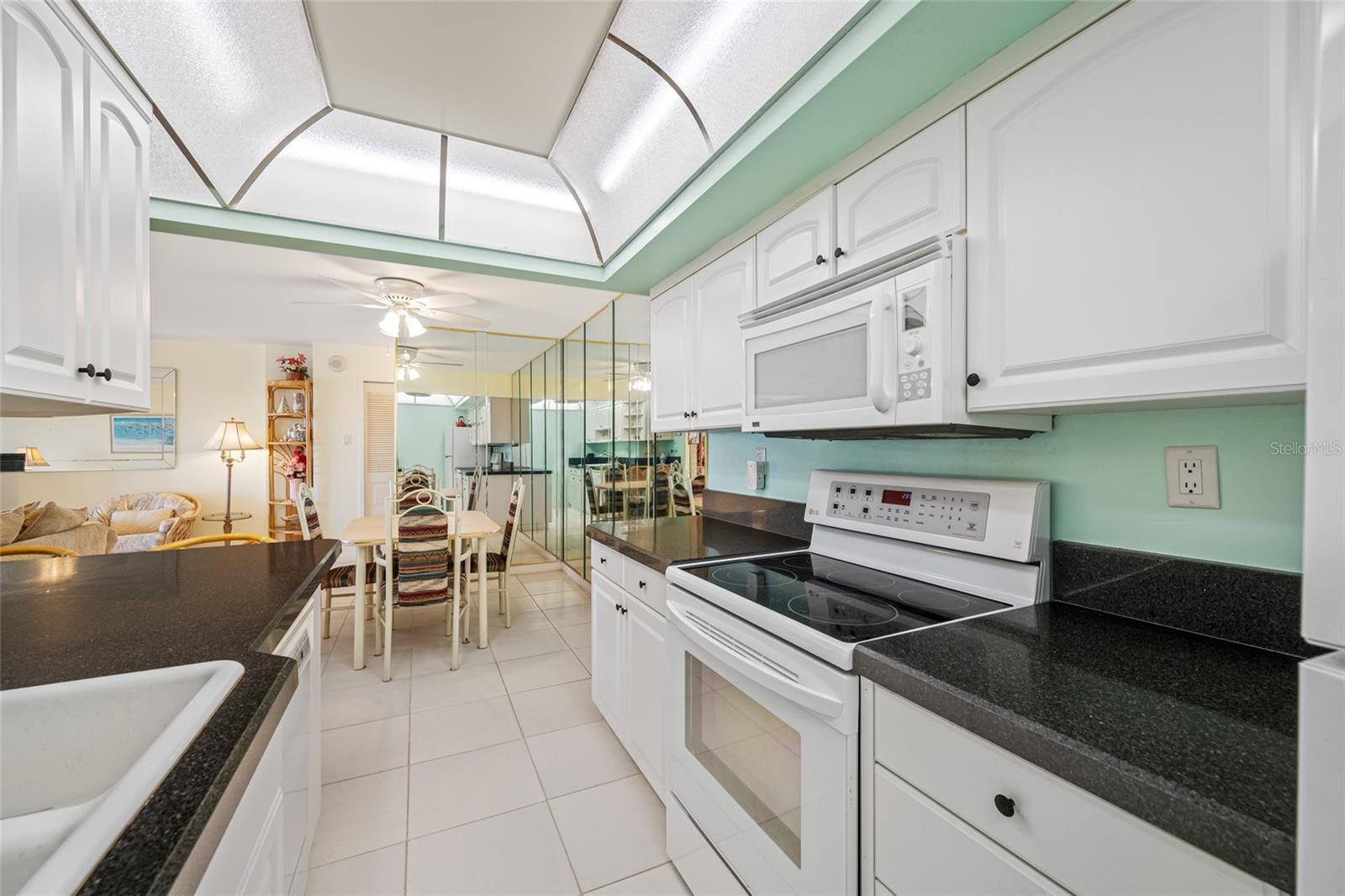 PARADISE ISLAND TOWERS CONDO - Residential