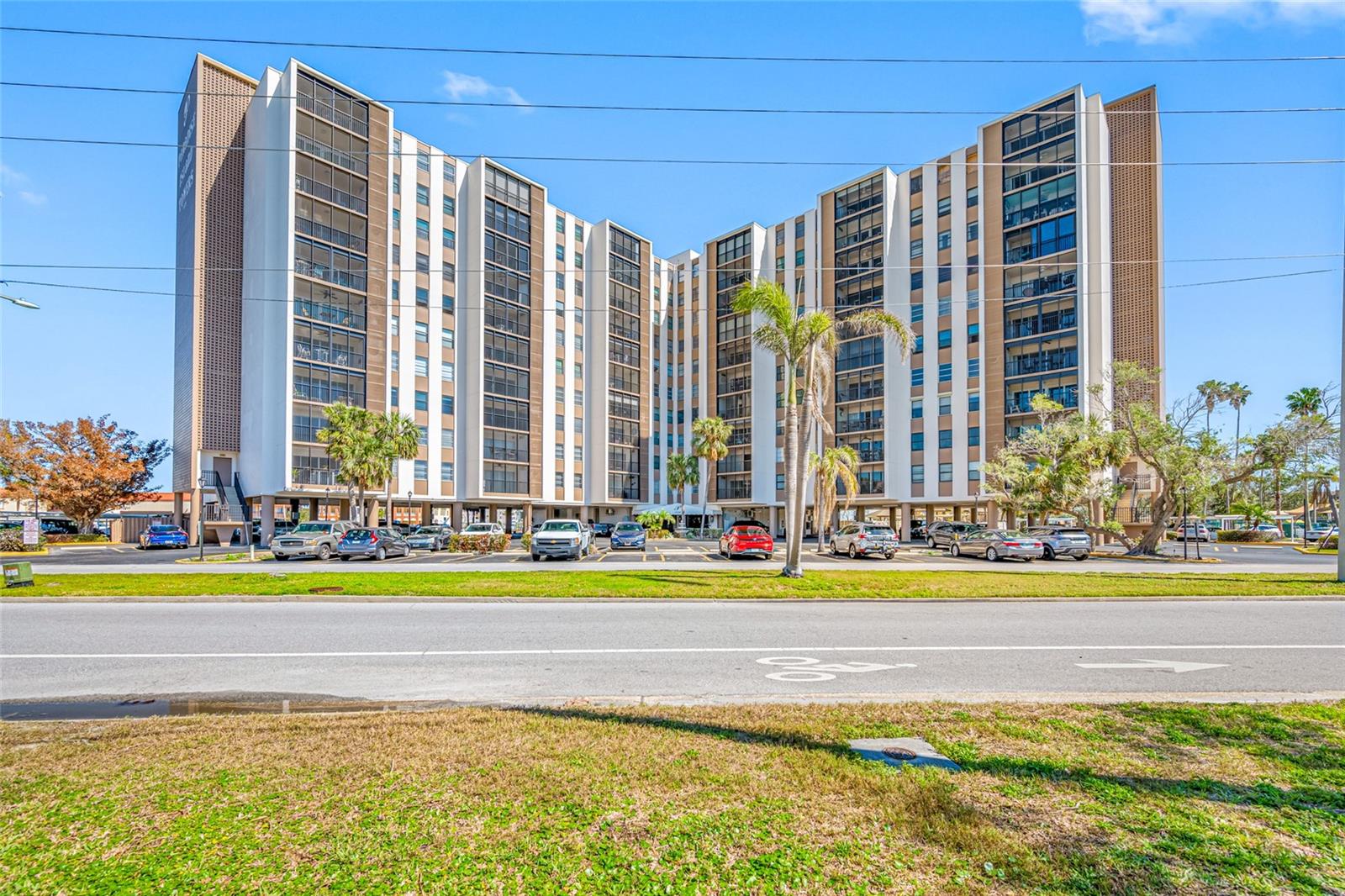 PARADISE ISLAND TOWERS CONDO - Residential