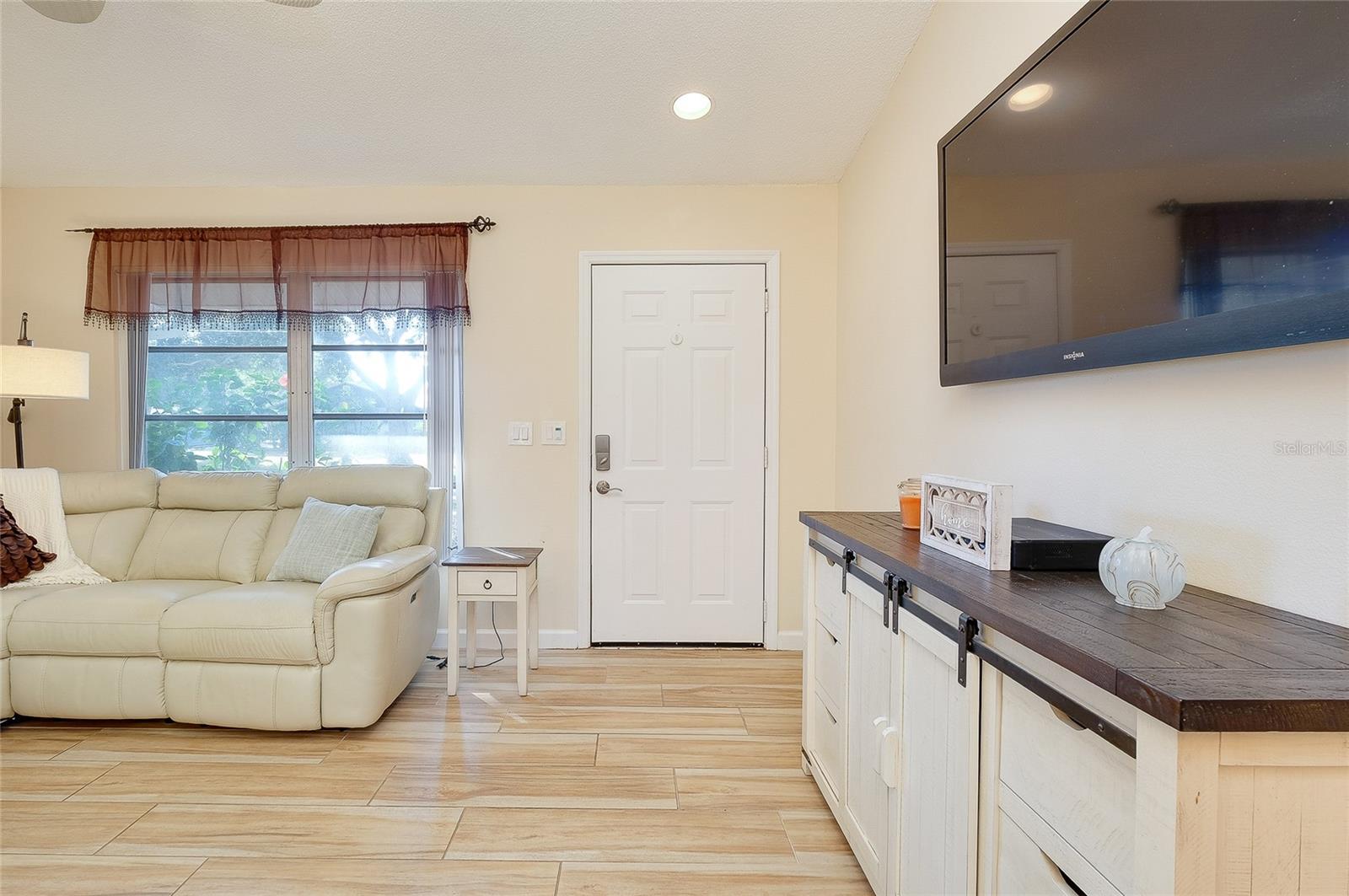 SOUTH VENICE - Residential