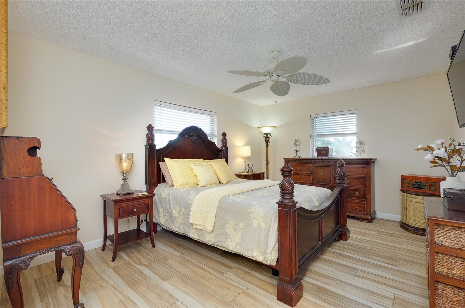 SOUTH VENICE - Residential