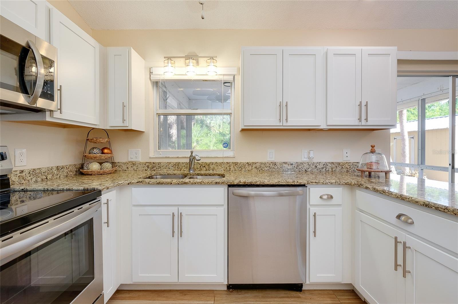 SOUTH VENICE - Residential