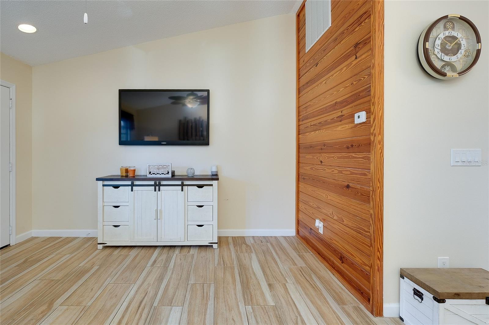 SOUTH VENICE - Residential