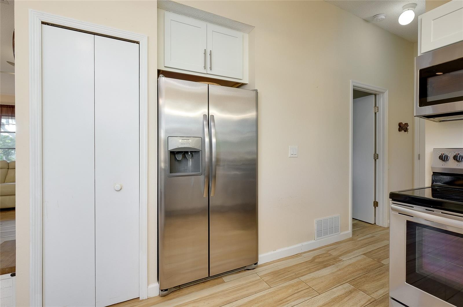 SOUTH VENICE - Residential