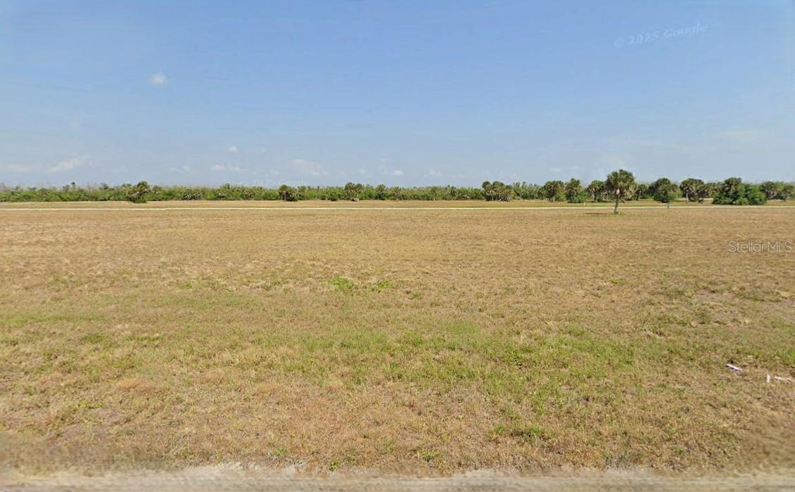 Nice vacant lot in a growing area! Nearby golfing, beaches, boat ramps, fine dining and so much more. All information provided is deemed reliable but is not guaranteed and should be independently verified. Seller is a Florida licensed real estate broker.