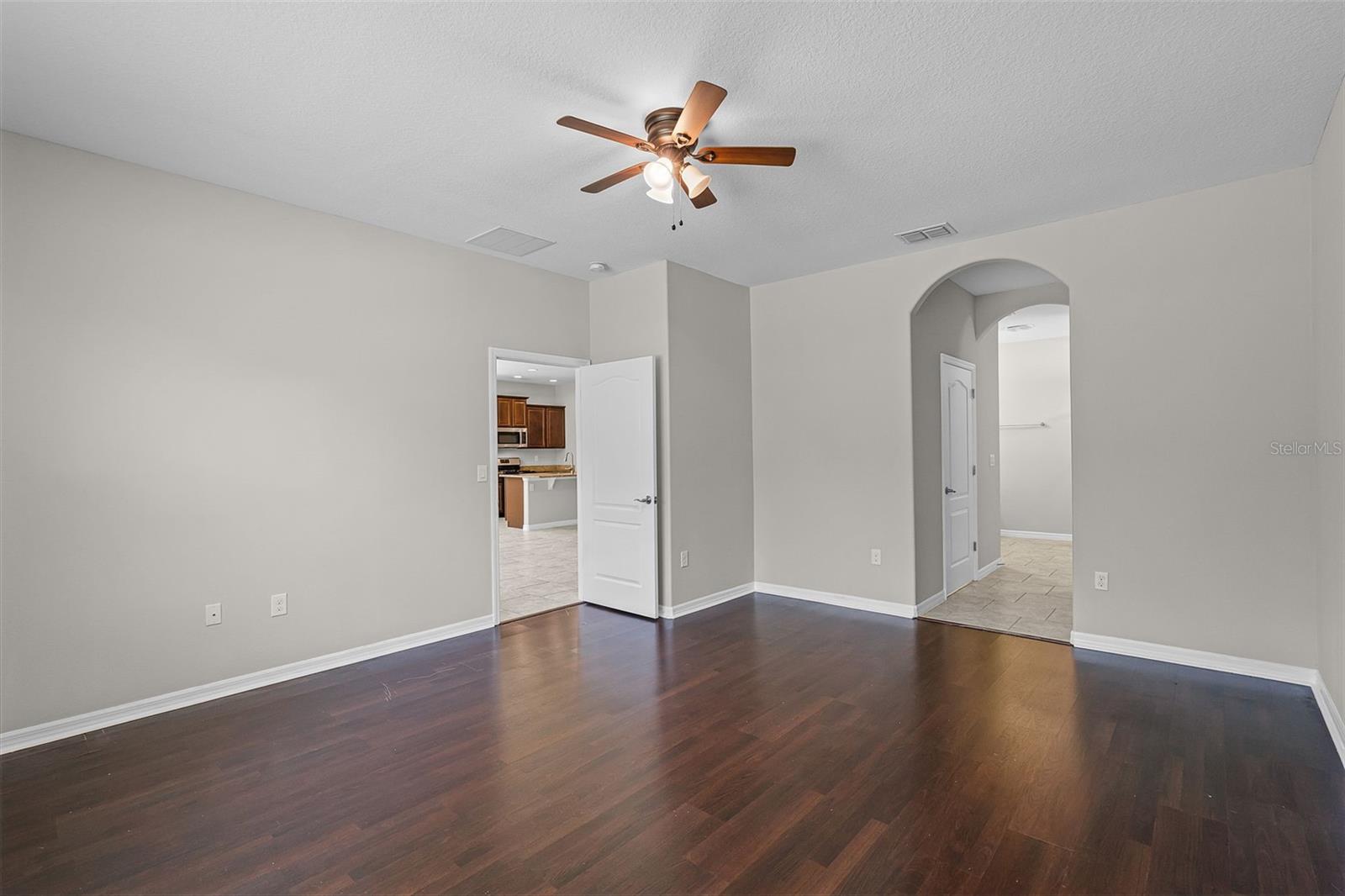 405 E FREESIA COURT